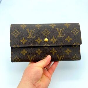 LOUIS VUITTON MONOGRAM INTERNATIONAL WALLET